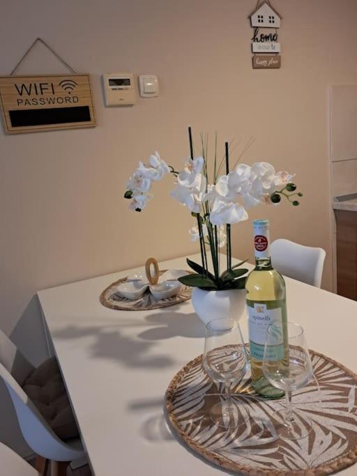 Holiday Home Apartment บุดวา ภายนอก รูปภาพ